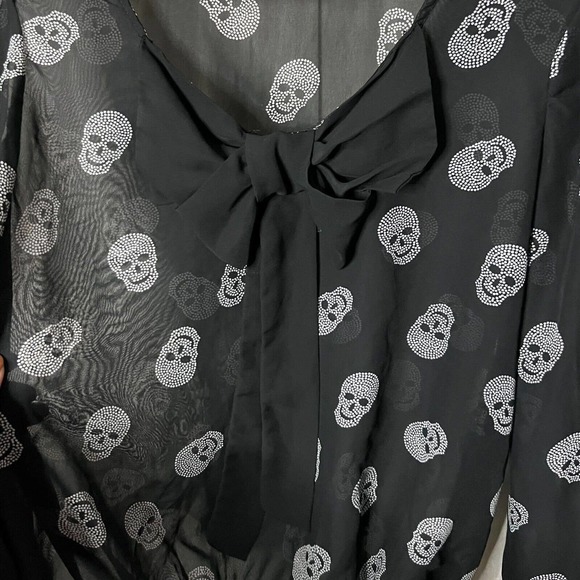 No Boundaries Juniors Black Sheer Blouse With White Skull Print Size M (7-9) - Picture 5 of 13